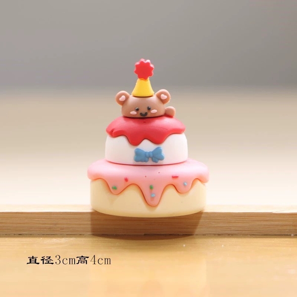 Bánh sinh nhật mini nhựa - 3 tầng (có hình gấu).