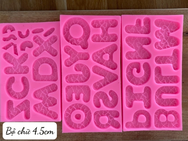 Bộ Khuôn silicon chữ có dấu (kt 4.5cm).