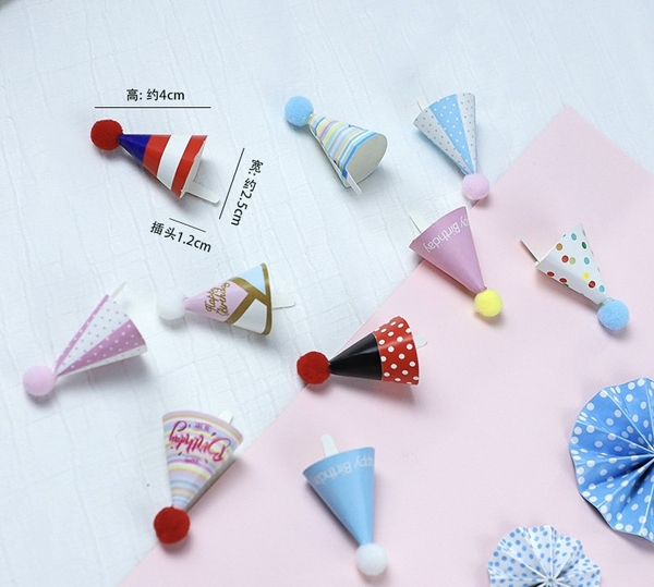 Set 50 mũ mini giấy gắn bông (trang trí bánh kem).
