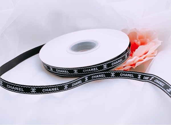 Ruybang CHANEL 1CM, 35m - ĐEN (CHỮ TRẮNG, VIỀN TRẮNG).