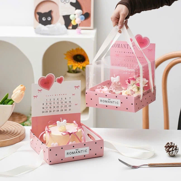 Set 10 hộp ROMANTIC nắp mica 1 ngăn màu HỒNG CHẤM BI kèm tờ bìa lịch di động (in màu phủ bóng, đế bồi 2  lớp) kt 18x18x14cm.