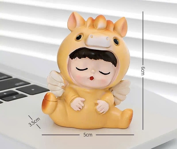 Tượng sứ -bé NGỰA vàng (dạng chân, tay ôm bụng).