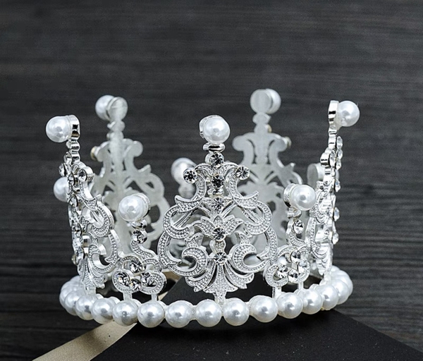 Vương miện đá NHỰA-BẠC (đk 5.5cm x cao 7.5cm).