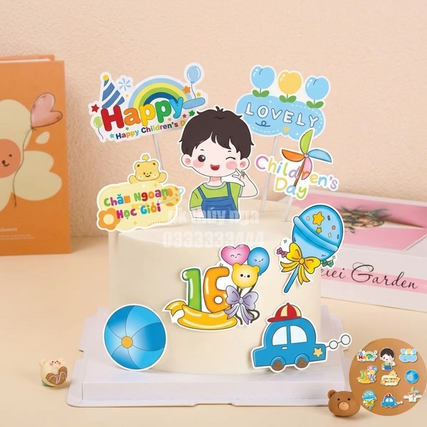 Combo 5 set giấy SX- bé trai áo yếm xanh giơ tay chữ V xì tin.