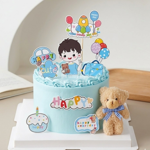 Combo 5 set giấy SX- bé trai áo xanh dương ôm gấu giơ tay chữ V xì tin.