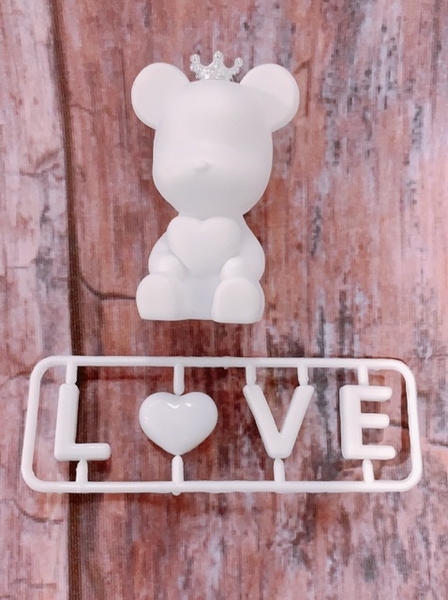 TUONG-Gấu trắng đội vương miện + chữ love trắng.