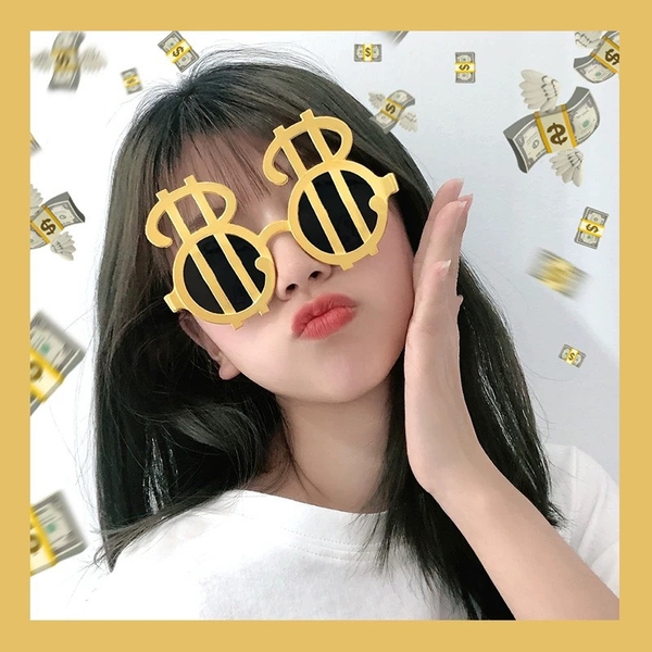 Kính mắt nhựa-chữ S vàng.