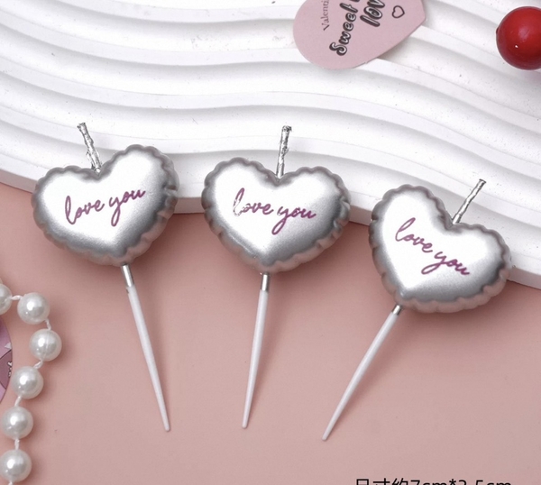 Vỉ nến 3 trái tim có chữ love you-MÀU BẠC.