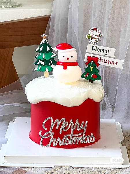 Tượng người tuyết có đèn sáng.