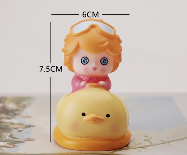 Tượng em bé ngồi xe VỊT (màu vàng) xả kho.