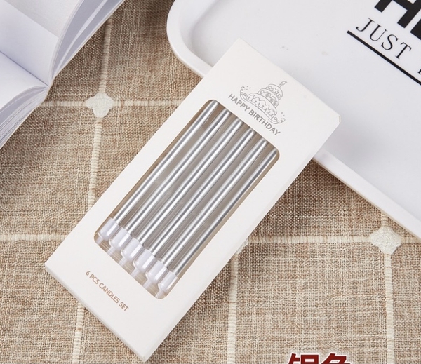 Vỉ 6 cây nến dài mạ bạc.
