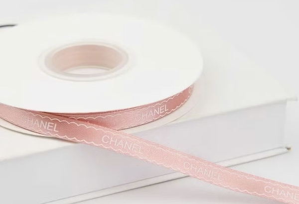 Ruybang chanel 1cmx 35m-HỒNG  ĐẤT CHỮ TRẮNG