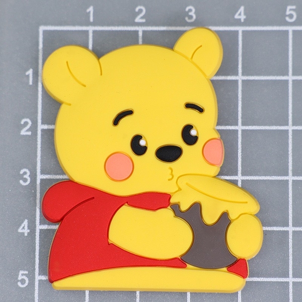 Tượng nhựa dẻo-gấu Pooh và hũ mật ong (5,2cm x 4,4cm).
