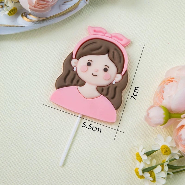 Tượng nhựa dẻo - Mẹ áo hồng, tóc cài nơ hồng.