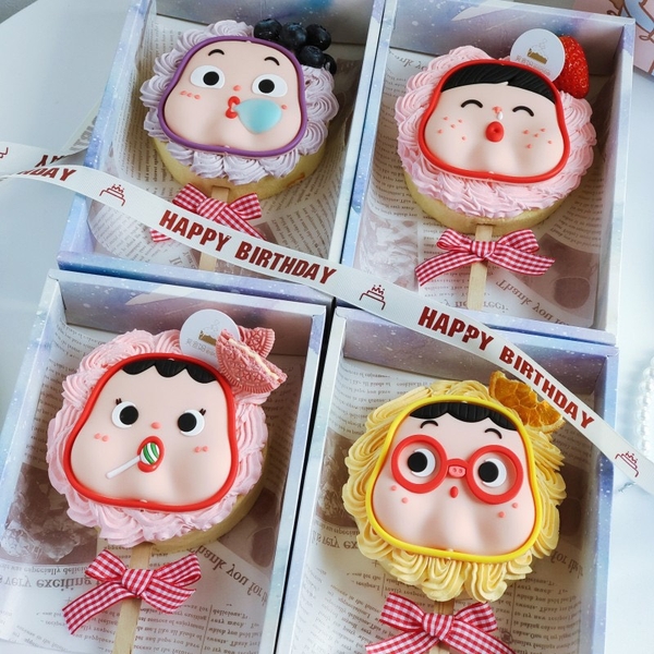 Tượng nhựa dẻo-BABY mập tóc cài trái dâu tây.