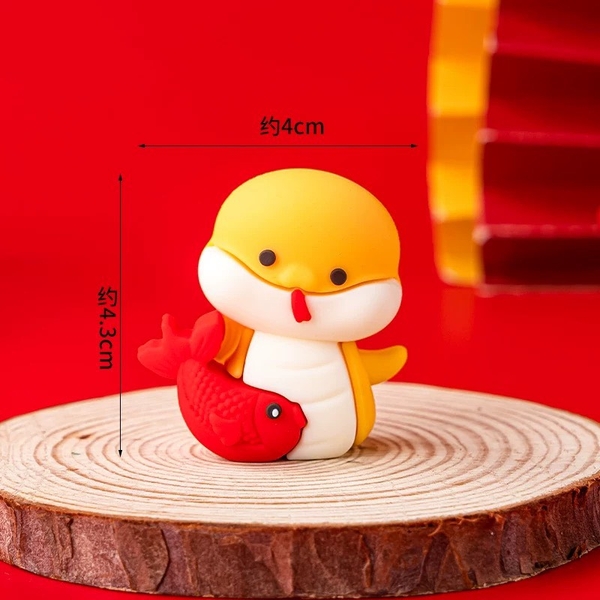 Tượng silicon 3D - Rắn vàng và cá chép đỏ.