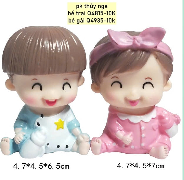 Tượng bé gái cài nơ hồng ôm bình sữa-NHỰA MỀM.