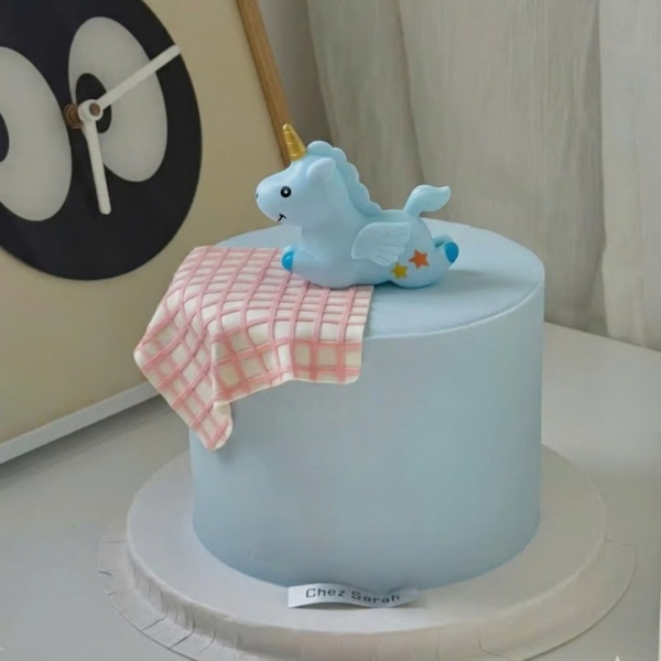 Tượng nhựa - ngựa phi màu XANH.