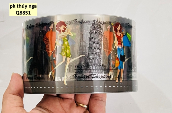 Thành bánh 8cm-cô gái thời trang.
