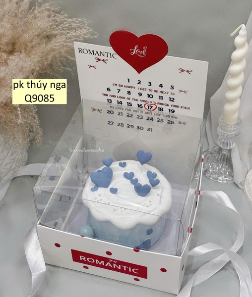 Set 10 hộp ROMANTIC nắp mica 1 ngăn màu TRẮNG CHẤM BI kèm tờ bìa lịch di động (in màu phủ bóng, đế bồi 2 lớp) kt 18x18x14cm.