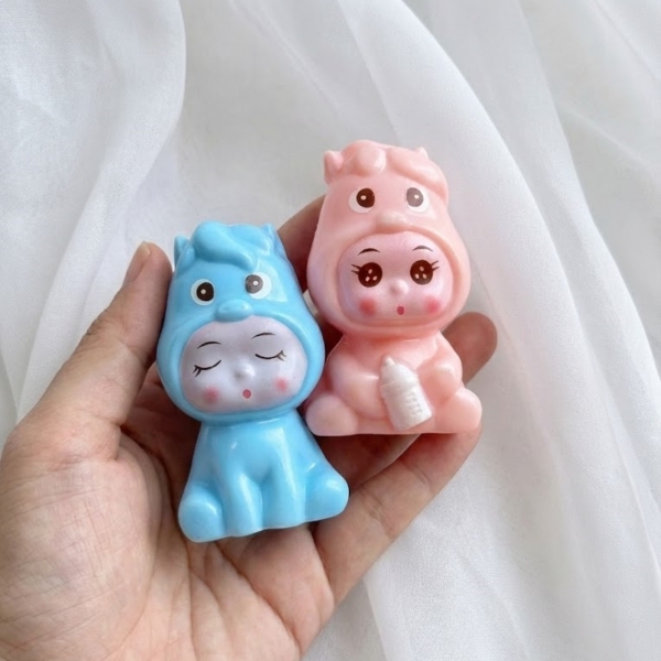Tượng nhựa cứng -Ngựa màu HỒNG.