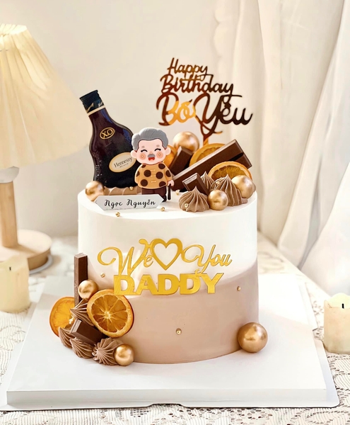 Chai nước XO dáng dài (có chất lỏng).