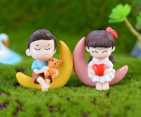 TUONG-Đôi em bé ngồi trăng