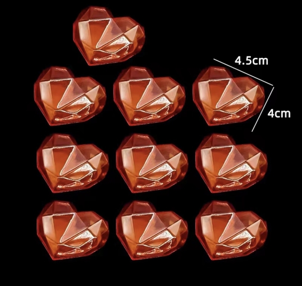 Set 10 trái tim nhựa cứng màu đỏ.
