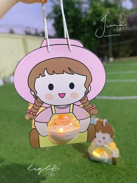5 set hộp giấy hình em bé GÁI(1 set gồm vỏ giấy-dây xách-hộp cầu đk 13cm).