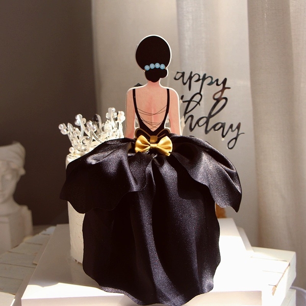 Vương miện nhỏ tròn nhựa, đk 5cm, không đính hạt -MÀU BẠC.