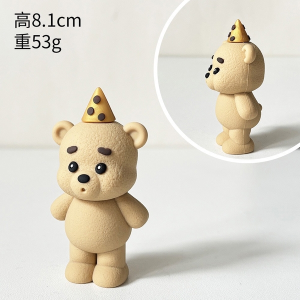 Tượng gấu đứng đội mũ nhựa đẹp-NÂU NHẠT.
