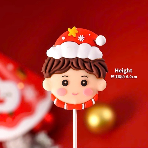Tượng nhựa dẻo - em bé TRAI quàng khăn và đội mũ đỏ (NOEL).