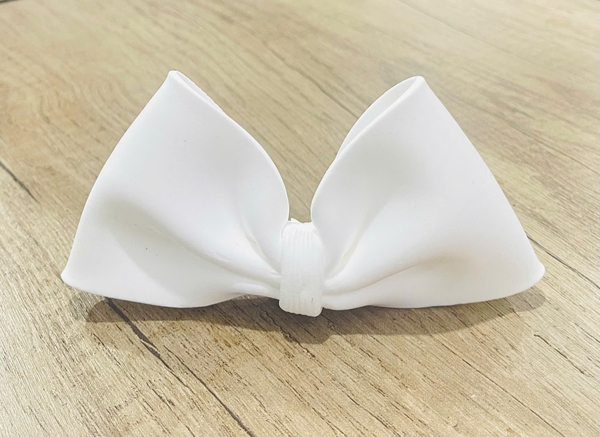 Nơ đất nặn Chiều dài 12,5cm cao 7cm-MÀU TRẮNG.