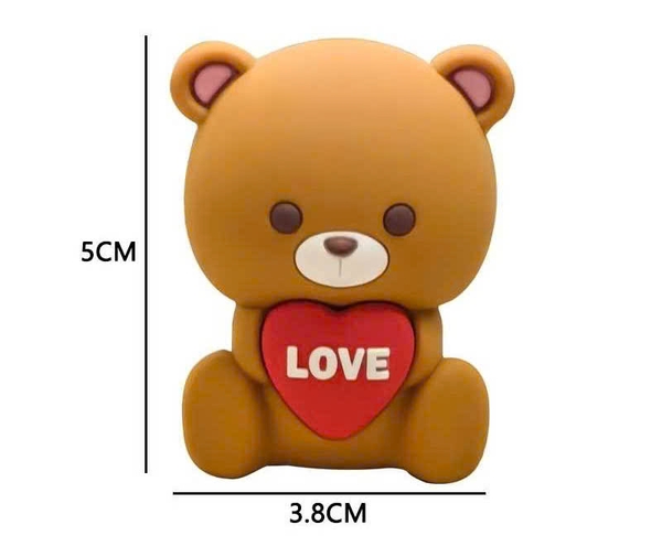 Tượng silicon - Gấu ôm trái tim đỏ chữ love trắng.