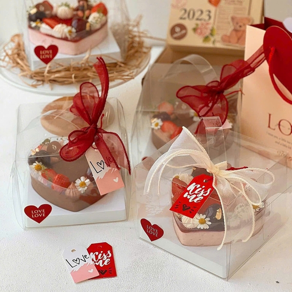 Set 5 hộp khuôn bánh trái tim (cao 11cm x đế 13.5cm).