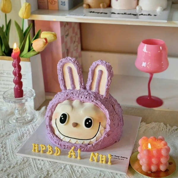 Mặt LABUBU nhựa -mắt màu sáng (hồng hoặc tím).