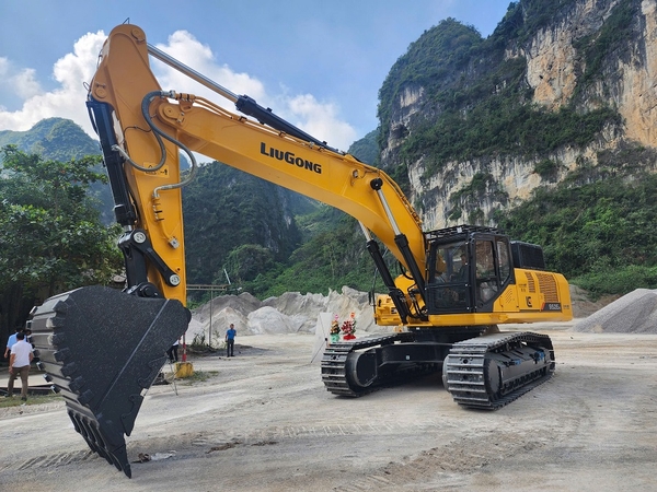 may-xuc-dao-banh-xich-liugong-clg952ehd-gau-2-6-khoi-chuyen-mo-da