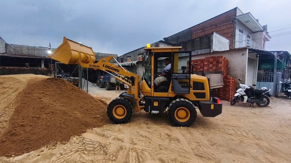 may-xuc-lat-lugong-t916-gau-0-7m3