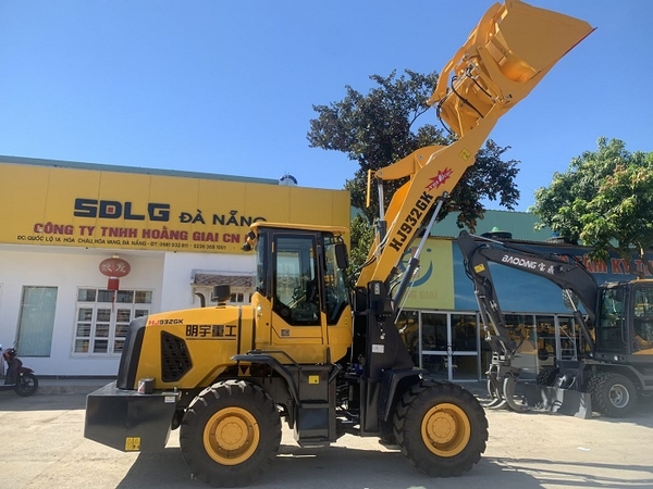 may-xuc-lat-gap-go-hj932gk-do-cao-4-5-m