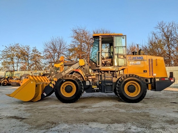 may-xuc-lat-xcmg-lw400kn-gau-2-5-m3