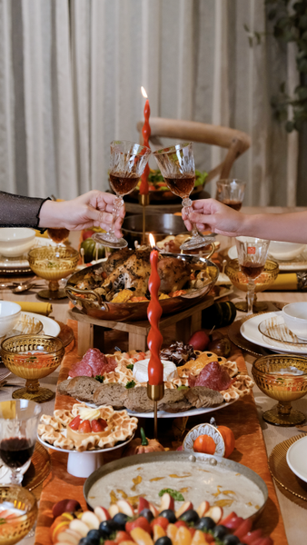 TỪ ĐƠN GIẢN ĐẾN SANG TRỌNG: Cảm Hứng Trang Trí Bàn Ăn Cuối Năm Từ The Little Kitchen