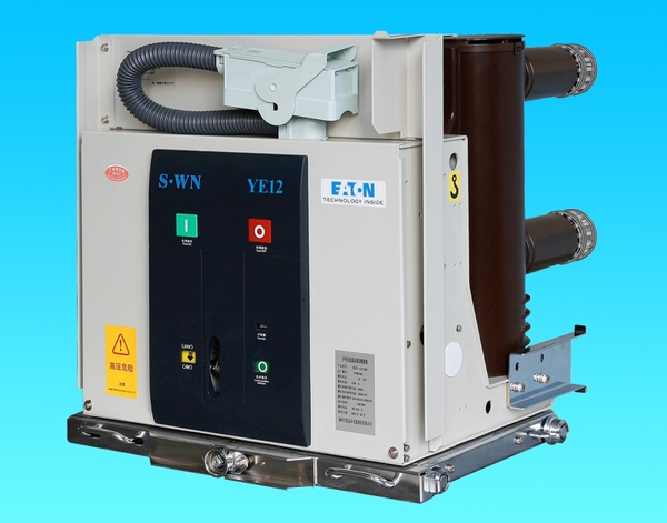 may-cat-chan-khong-ac-dien-ap-cao-trong-nha-dong-ye-12