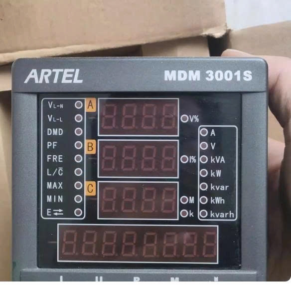 dong-ho-do-dien-da-chuc-nang-ba-pha-artel-mdm-3001s