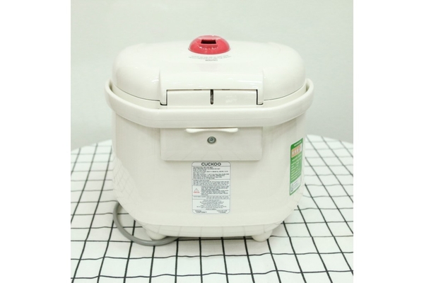 Nồi cơm điện cơ Cuckoo Gia nhiệt 3D 1.8 lít CR-1021 Xuất xứ Hàn Quốc, Màu Trắng/Đỏ