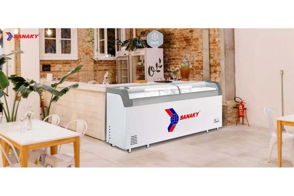 Tủ đông kính lùa Sanaky 750 lít VH-1008KA