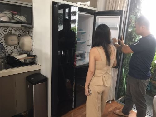 Giao Hàng Tủ Lạnh Hitachi Tại Chung Cư Tràng An Complex