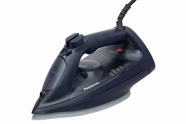 Đánh giá chi tiết bàn là hơi nước Panasonic NI-U800ARA