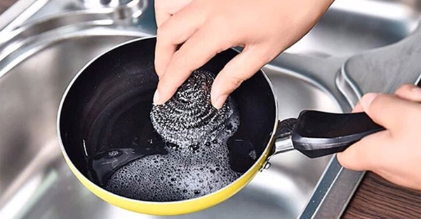 Dùng chảo nấu ăn an toàn và bền phải xem những lưu ý quan trọng này