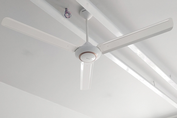 Nên chọn mua quạt trần điều khiển từ xa hay hộp số ?