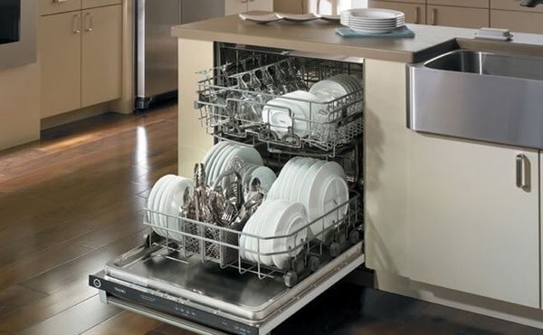 Có nên kết nối máy rửa bát trực tiếp với nguồn cấp nước nóng không? Một số lưu ý khi sử dụng cần biết !